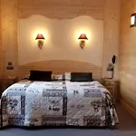 Logis & Beau-site Отель 3*