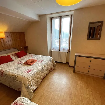 Logis & Beau-site Отель